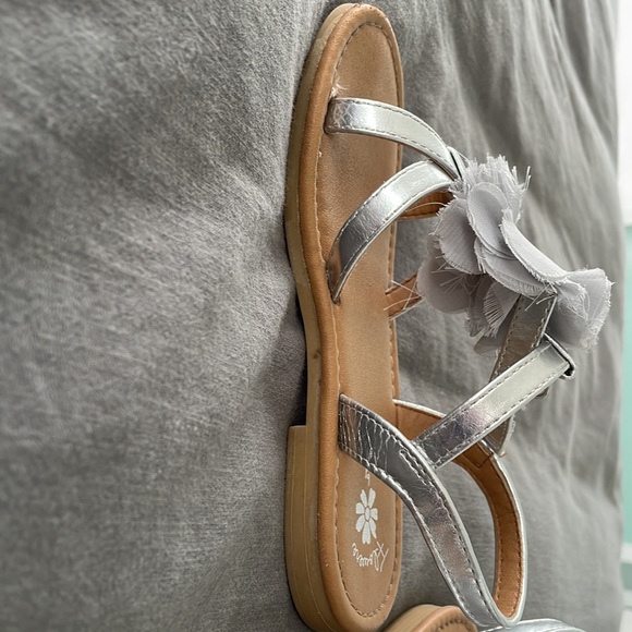 Flowers by Nina Silver Annabel Dressy Sandals Flats with Bow Girls Size 11 - Picture 2 of 6